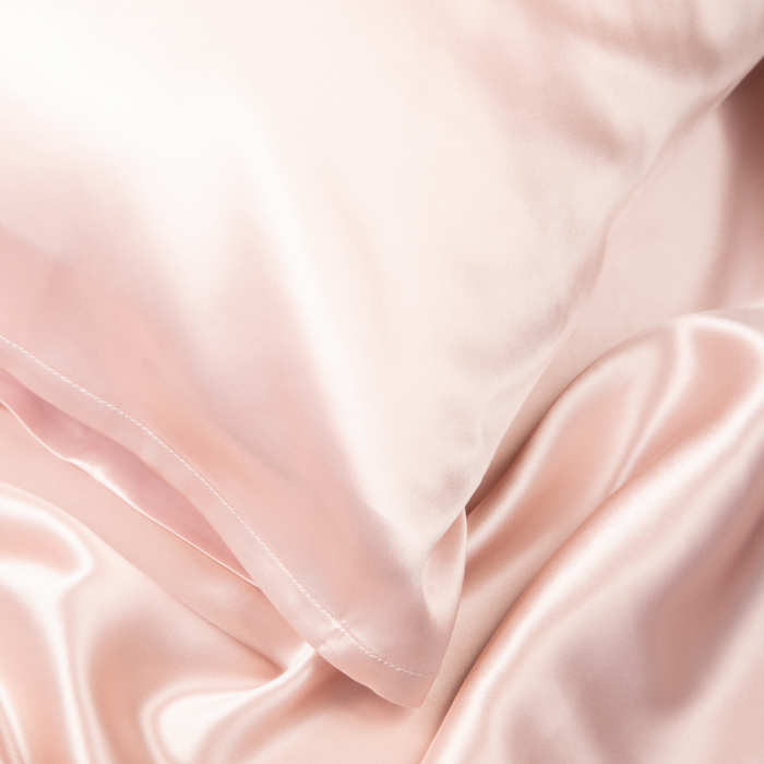 Blush Pink Sillo silk pillowcase set of 2 with Sillo Care Washbag — 22-Momme 6A-grade organic Mulberry silk for acne-prone, sensitive skin and frizz-free hair; cooling, temperature-regulating, hypoallergenic, eco-friendly.