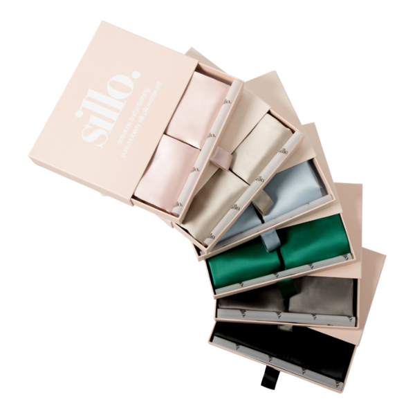 Emerald Green Sillo silk pillowcase gift set with Sillo Care Washbag — 22-Momme 6A-grade organic Mulberry silk pillowcases in recyclable, eco-friendly packaging for luxury self-care, gifting, and anti-aging skin benefits.