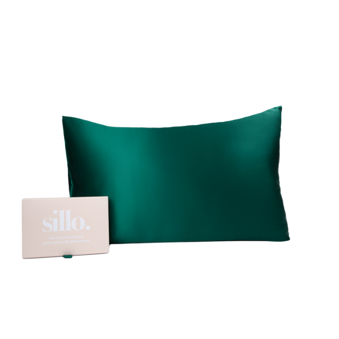 Emerald Green Sillo silk pillowcase set of 2 with Sillo Care Washbag — 22 Momme 6A-grade organic Mulberry silk for acne-prone, sensitive skin and frizz-free hair; cooling, temperature-regulating, hypoallergenic, eco-friendly.