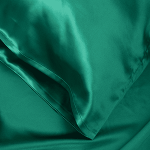 Close-up of Emerald Green Sillo silk pillowcase — 22-Momme 6A grade organic Mulberry silk woven with silver ions for antibacterial protection, showing smooth texture, envelope-style closure, and natural sheen; gentle on skin and hair.