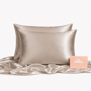 Sillo Light Champagne Silk Pillowcase 2 Pack Reduces Hair Frizz and Breakage, Includes 2 Silk Pillowcases and Sillo Care Washbag, Anti-Acne, 22-Momme Grade 6A Organic Mulberry Silk Woven with Silver Ions