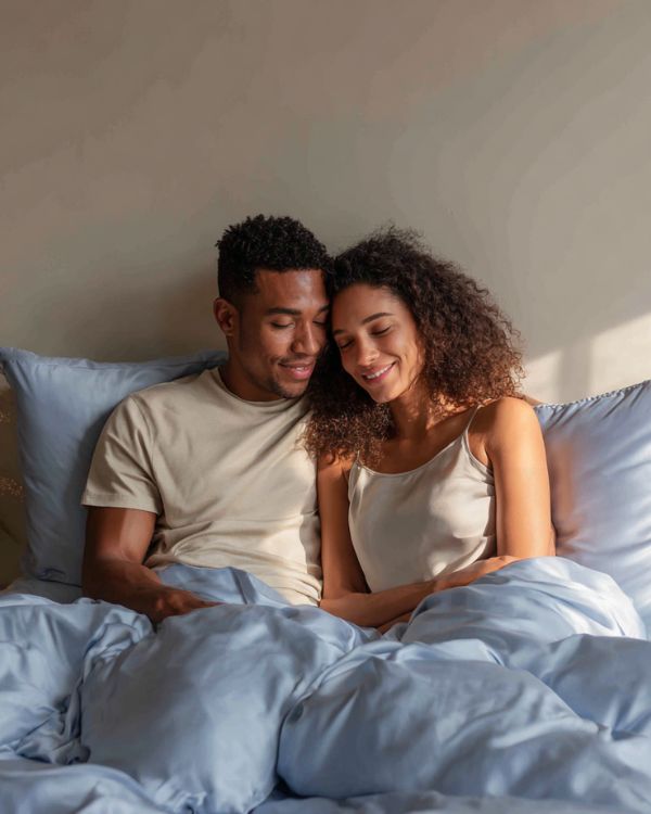 Sillo 22 momme mulberry silk pillowcase reducing hair friction frizz and breakage for healthier curls overnight. 