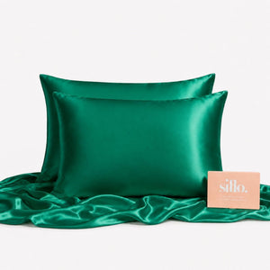 Sillo Emerald Green Silk Pillowcase 2 Pack — Anti-Acne, Includes 2 Silk Pillowcases and Sillo Care Washbag, Reduces Hair Frizz and Breakage, 22-Momme Grade 6A Organic Mulberry Silk Woven with Silver Ions