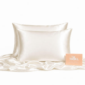 Sillo Ivory White Silk Pillowcase 2 Pack — Anti-Acne, 22-Momme Grade 6A Organic Mulberry Silk Woven with Silver Ions, Reduces Hair Frizz and Breakage, Includes 2 Silk Pillowcases and Sillo Care Washbag