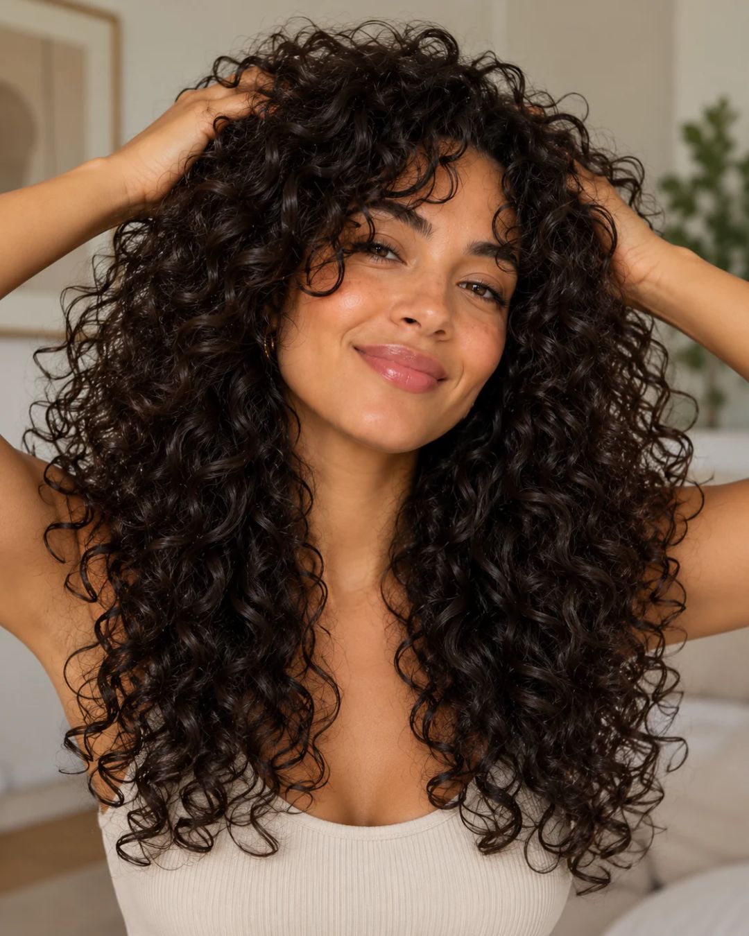 Silk pillowcase for curly hair: Sillo customer Sofia from Philadelphia, with long voluminous curls, shares that she used to wake up with knots and tangles before switching to a Sillo 22 Momme Grade 6A mulberry silk pillowcase, a low friction surface made for hair prone to tangles, frizz and breakage.